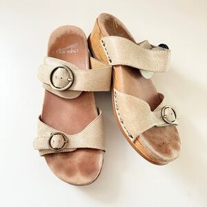 Dansko Women's Manda, Oyster Washed Leather Sandal